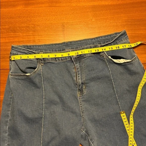 Cropped stretch jeans with vertical Pintuck seam down front of leg - Picture 3 of 6